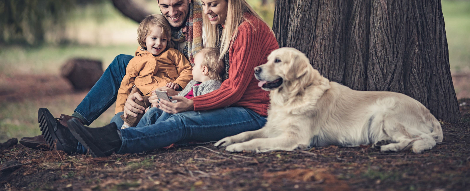 Golden Retriever mit Familie